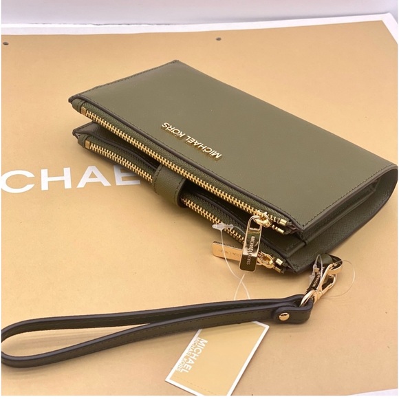 Michael Kors DoubleZip Wallet Wristlet
Phone Case DUFFLE - Picture 8 of 14